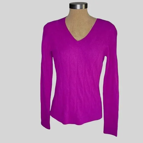 NWT Fenn Wright Manson 100% 2-Ply Cashmere Sweater V Neck Sz S Magenta Luxury - Picture 2 of 10